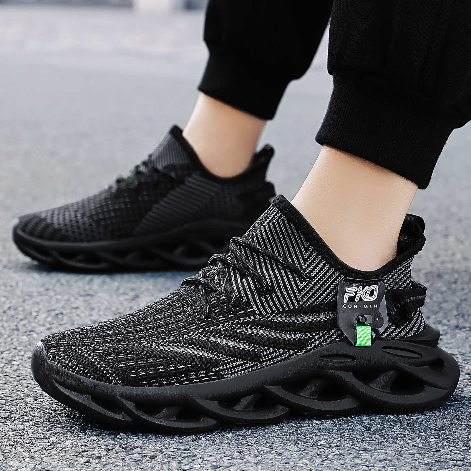 Men's Breathable Knit Sneakers - Knit Fabric Lace Up Sneakers 评论和价格