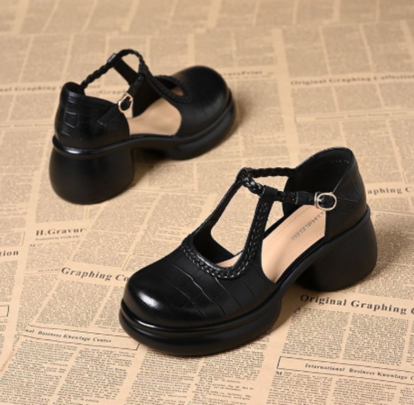Women Black Croc‑Embossed Mary - Sandals 评论和价格