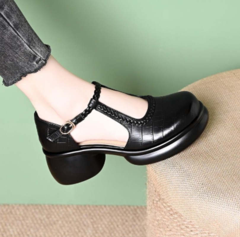 Women Black Croc‑Embossed Mary - Sandals 评论和价格